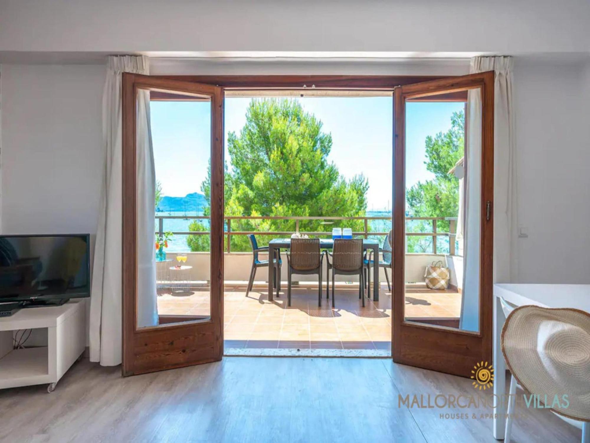 Private With Inviting Space Appartement