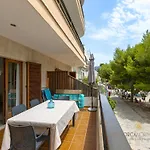Private Villa With Inviting Space