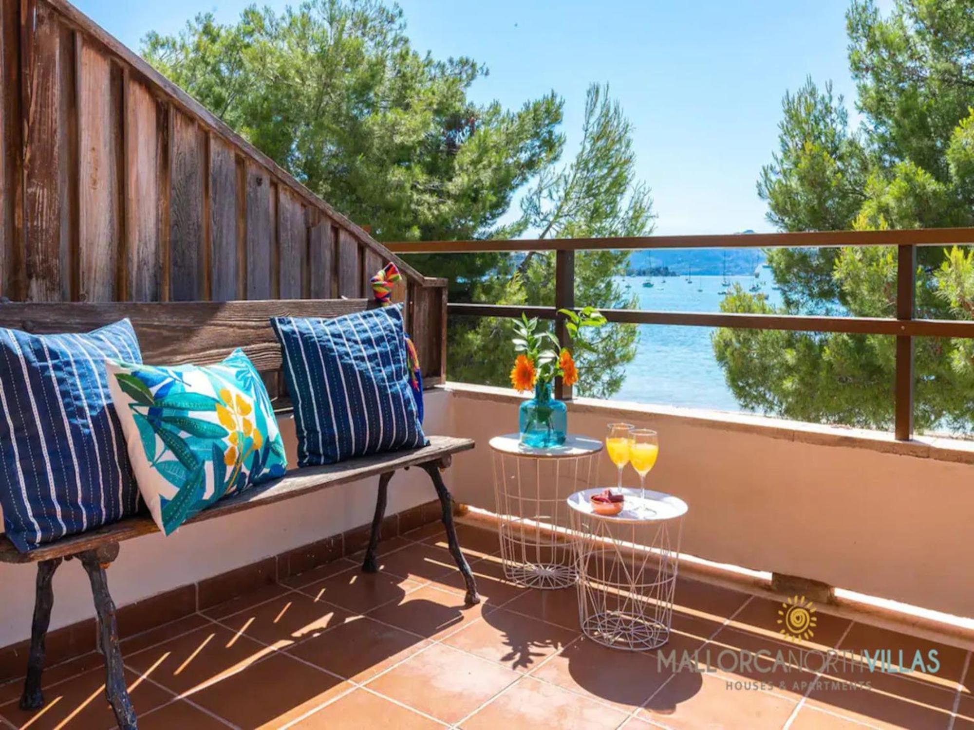 Apartment Private With Inviting Space *