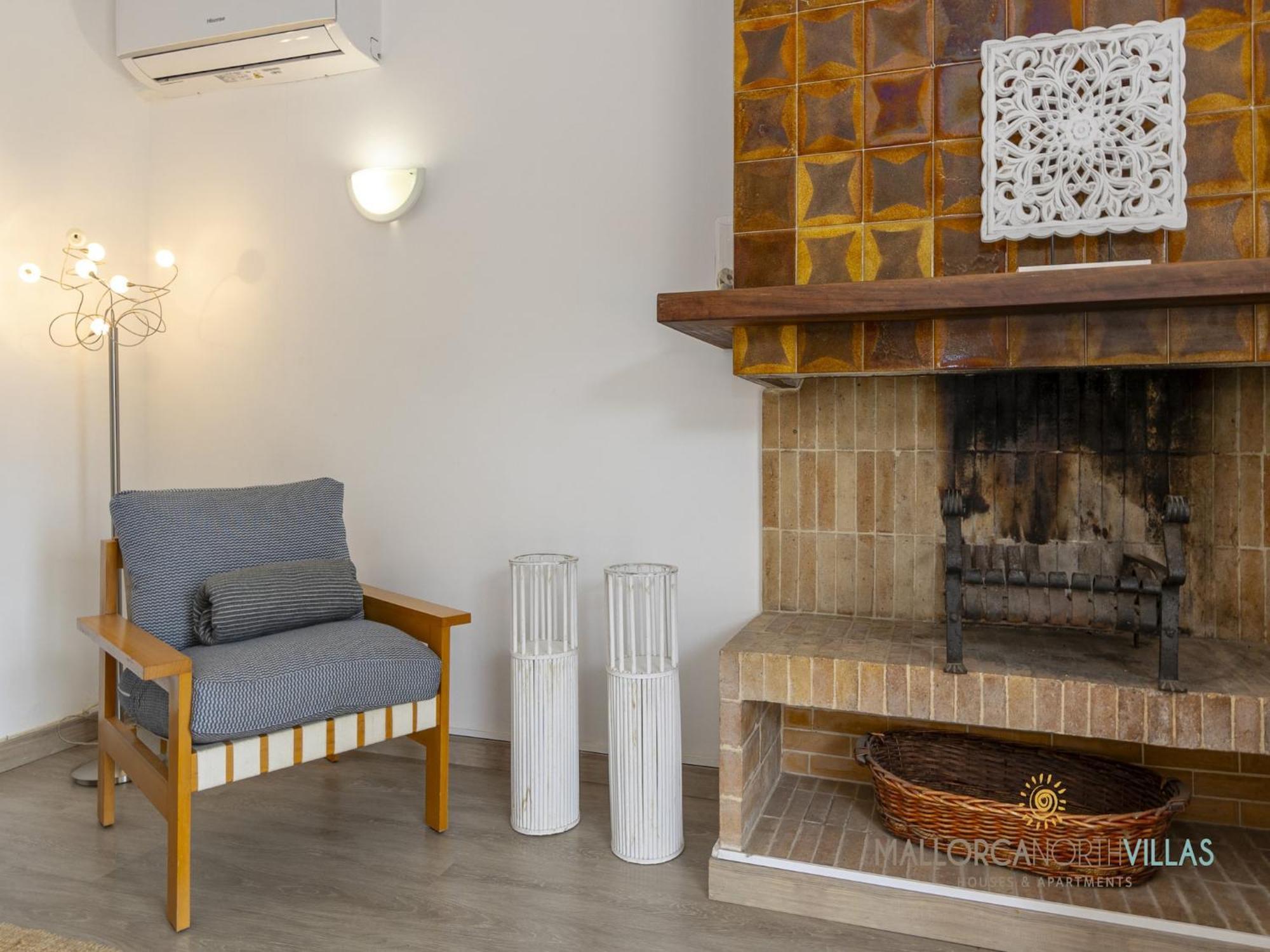 Apartment Private With Inviting Space