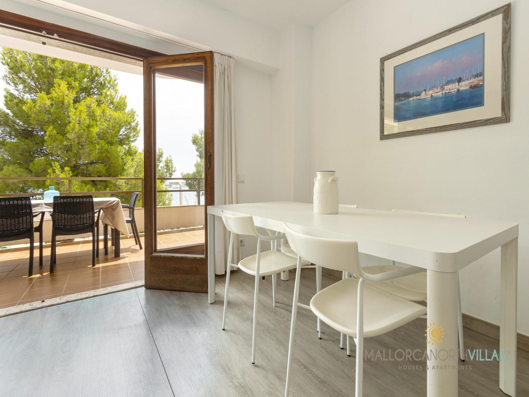Apartment Private With Inviting Space